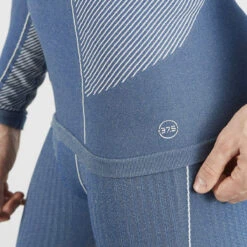 Salomon Primo Warm Seamless Tee Men -Skiudstyr Butik lc1405500 4 mod primowarmseamlesstee darkdenim logo375 m.jpg.cq5dam.web .1200.1200 2