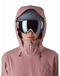 Arc'teryx Ravenna LT Jacket W -Skiudstyr Butik ravenna lt jacket women s momentum helmet compatible hood 2